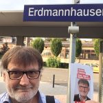 Walter Kubach am Bahnhof Erdmannhausen